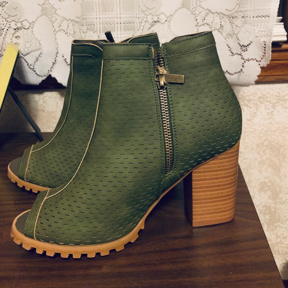 Seven7 boots (brand new with tags)